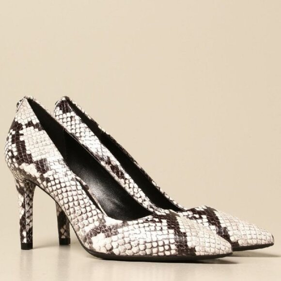 Michael Kors Dorothy Flex Leather Pump - Picture 9 of 17